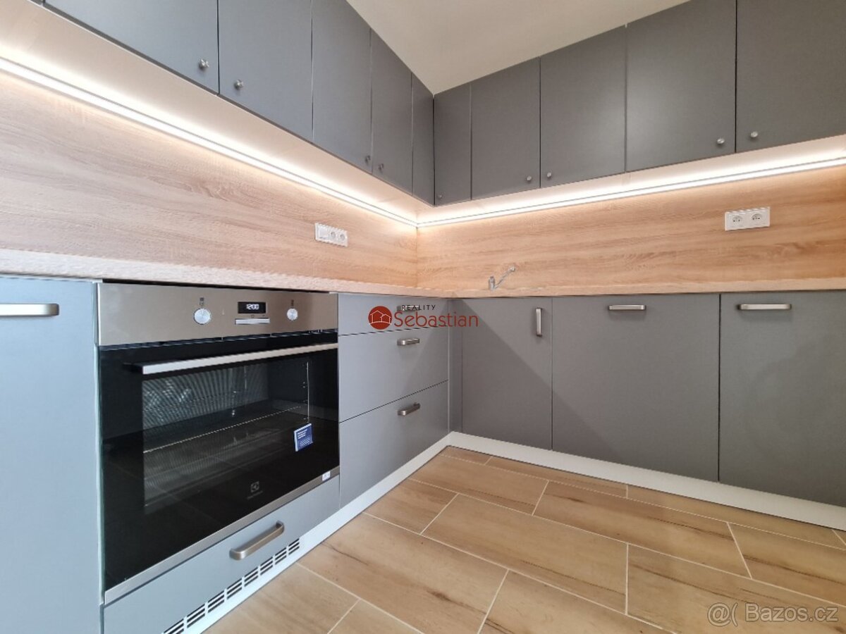 Pronájem bytu 2+1 v ulici A.Sochora v Teplicích (1003) - 3