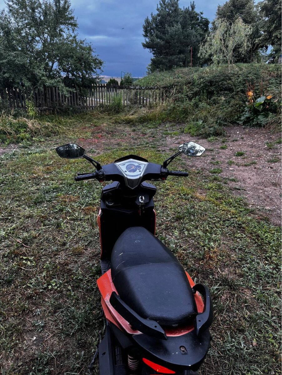 Skútr Maxon 125 - 3