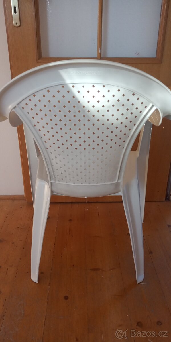 Plastové židle - 3