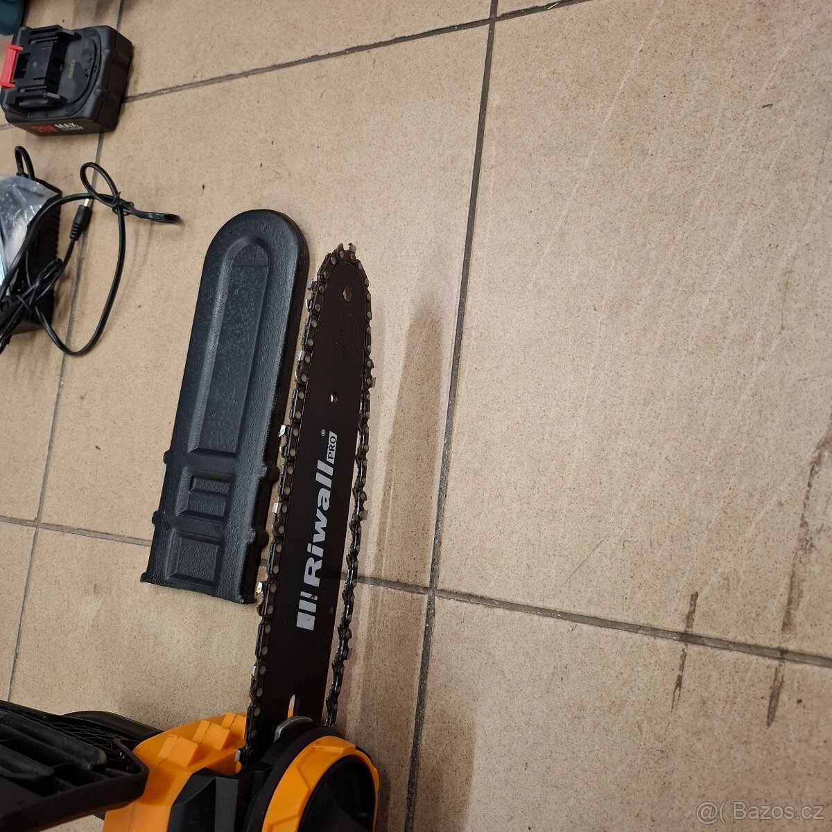 Prodám aku pilu,jednoruční pilku a plotostřih - 3