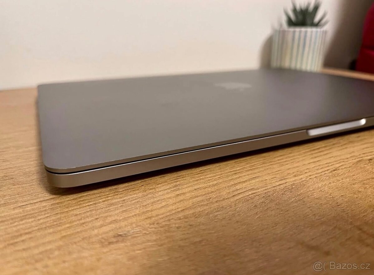 MacBook Pro 13,3’ model 2020 s Touchbarem 256gb - 3