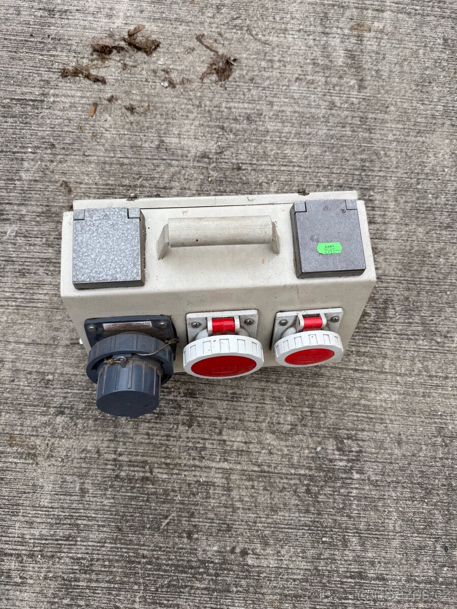 Prodám stavební rozvaděč/zásuvkovou skříň - 3