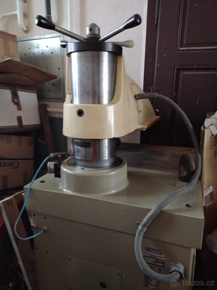 Vysekávací lis - 3