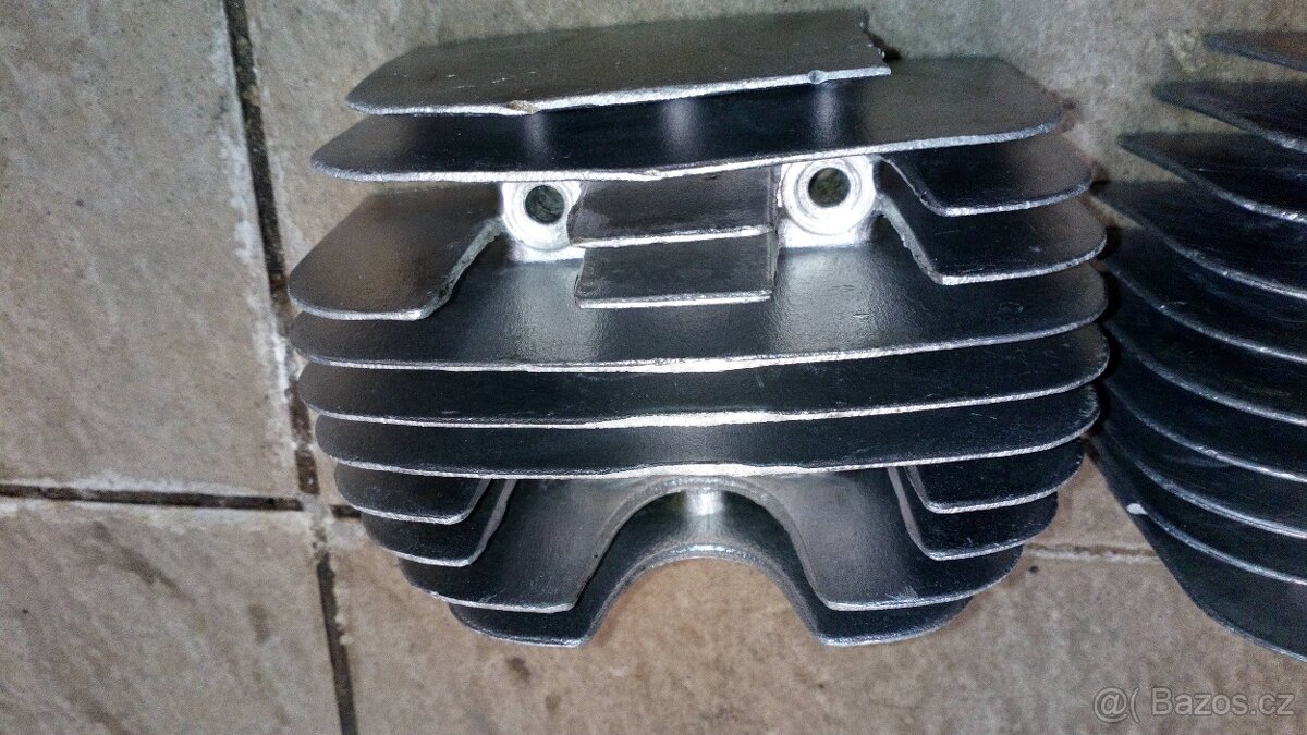 Hlava válce, víko motoru Pionýr - 3