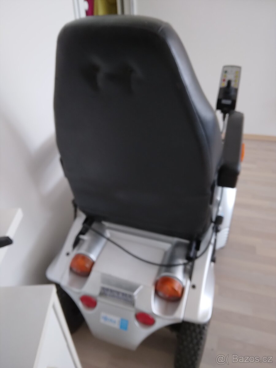 Elektrický invalidní vozík Invira - 3
