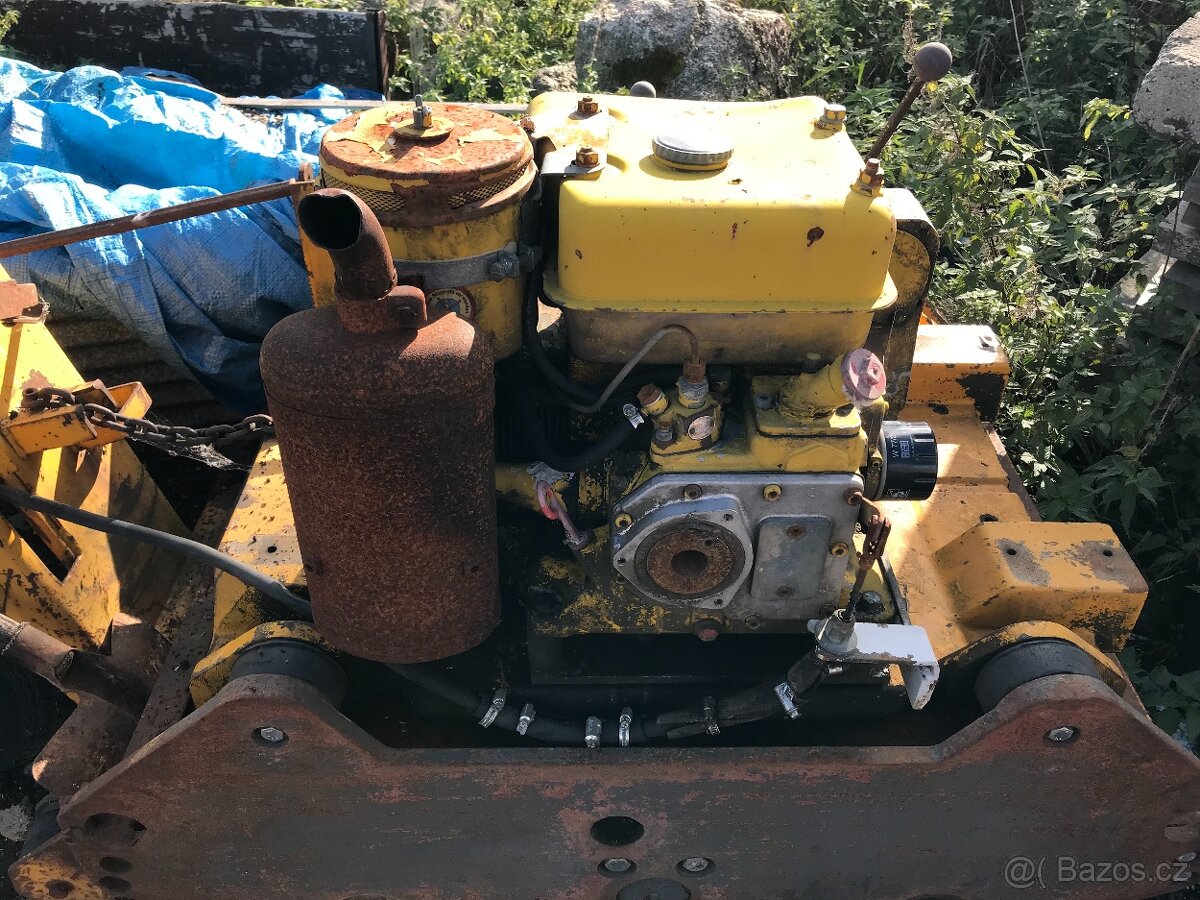 Ručně vedený vibrační válec Stavostroj 3405 - 3