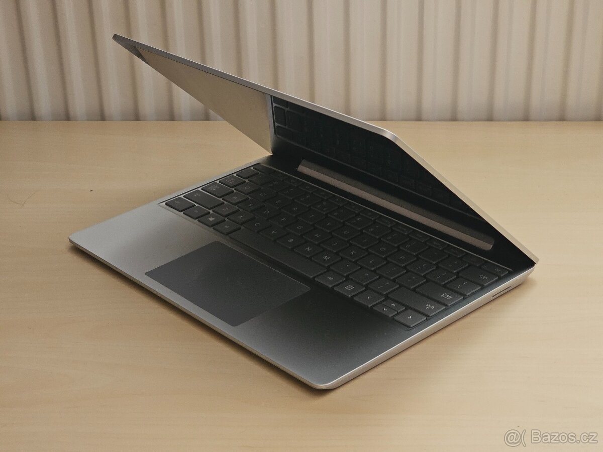 Microsoft Surface Laptop Go (1st Gen) 128GB (Stav B) - 3