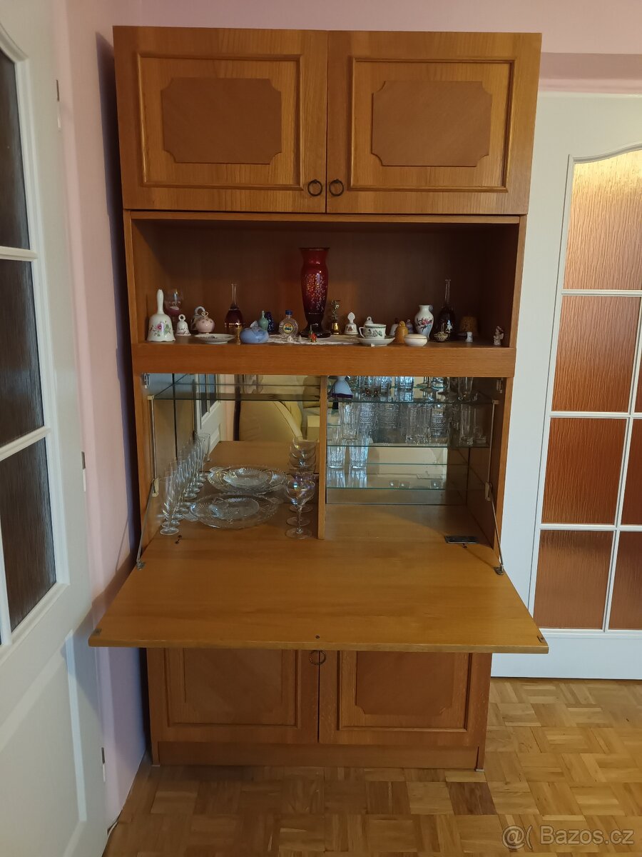 Skříně a sedací souprava - 3