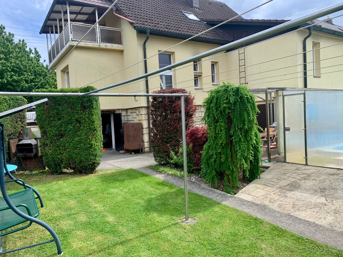 RD Poličná, 2 byty, garáž+krytý bazén, zahrada - 3