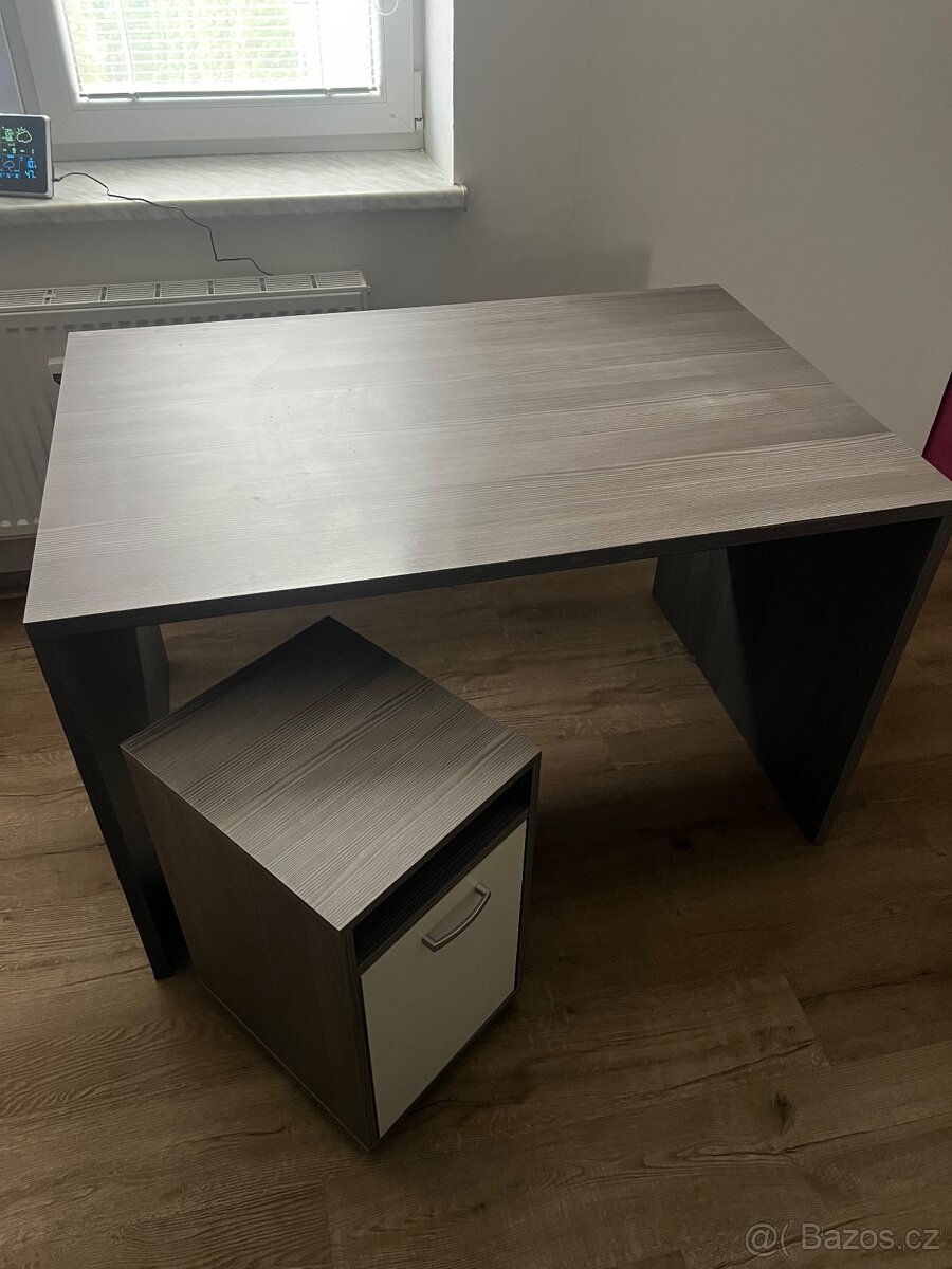 Pracovní stůl - 3