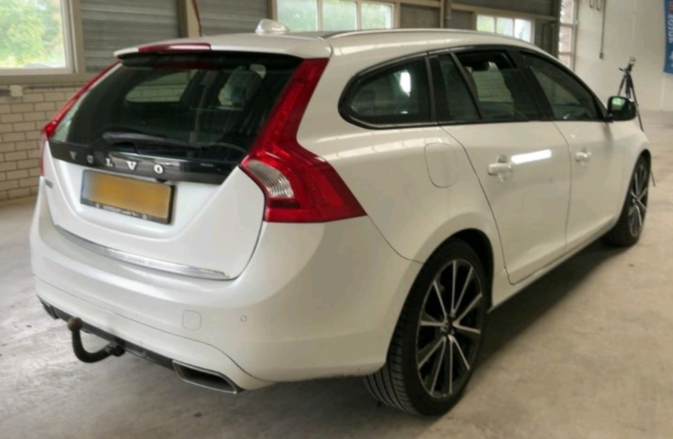 Volvo V60 2.4 D6 plug-in Hybrid awd - 3