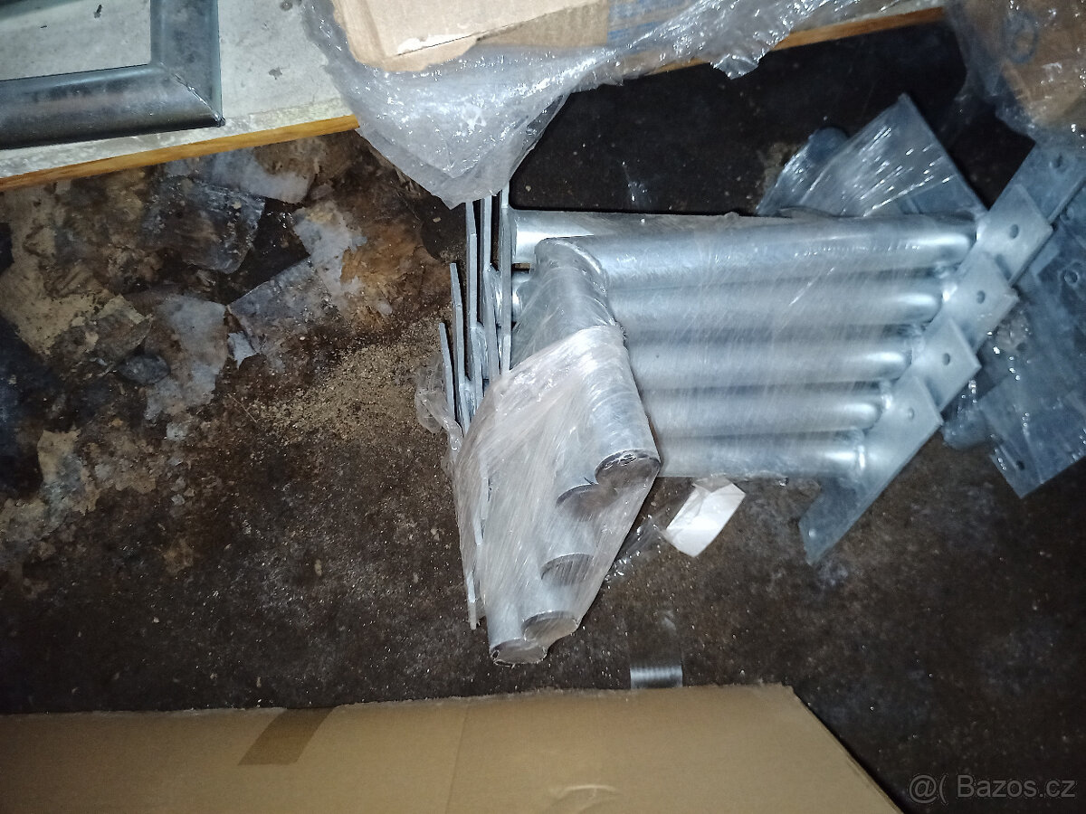 Satelitní držáky, konzole apod. - 3