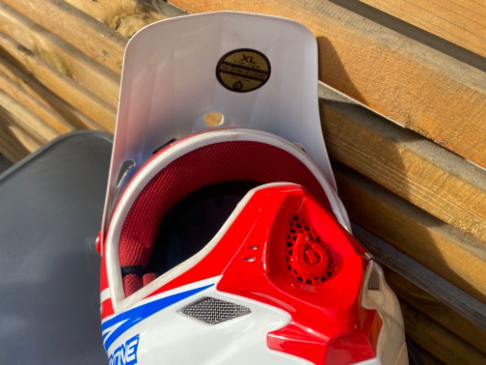 Integrální přilba - SIX SIX ONE - 3