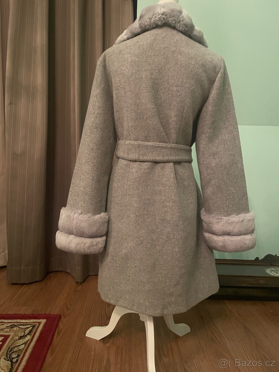 Nádherný nový kabátek s pravou kožešinou, velikost L - 3