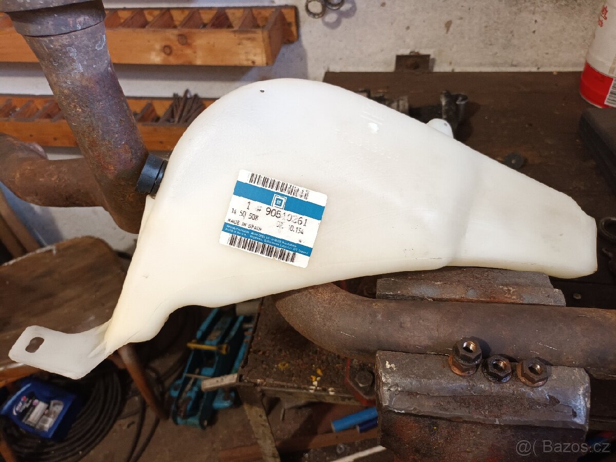 Nádobka ostřikovačů Opel Calibra V6 - 3