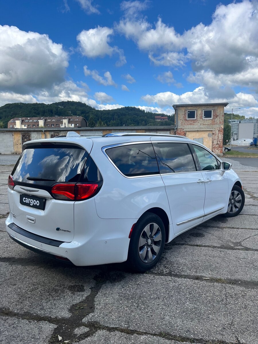 Chrysler Pacifica Hybrid Limited 2018 / 3.6 - 3