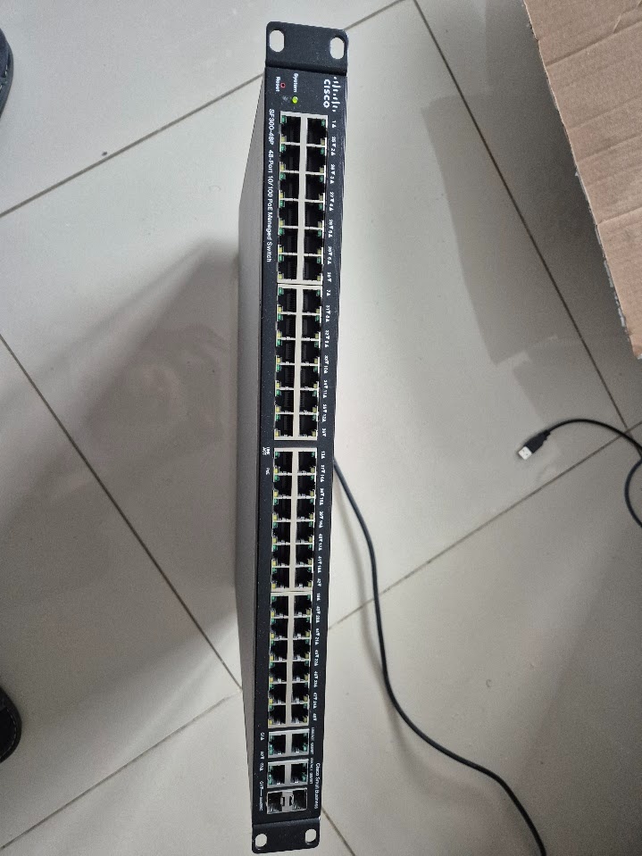 Cisco SF300-48P – 48portový PoE managed switch (rack, top st - 3