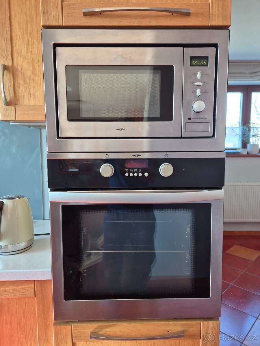 Trouba MORA horkovzdušná, model 4809, multifunkční display - 3