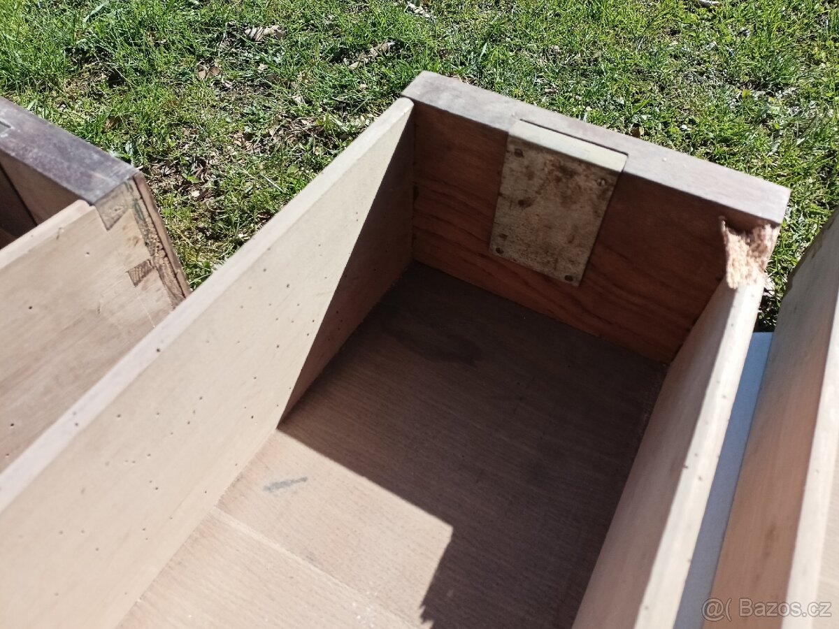 Šuplíky z psacího stolu - 3