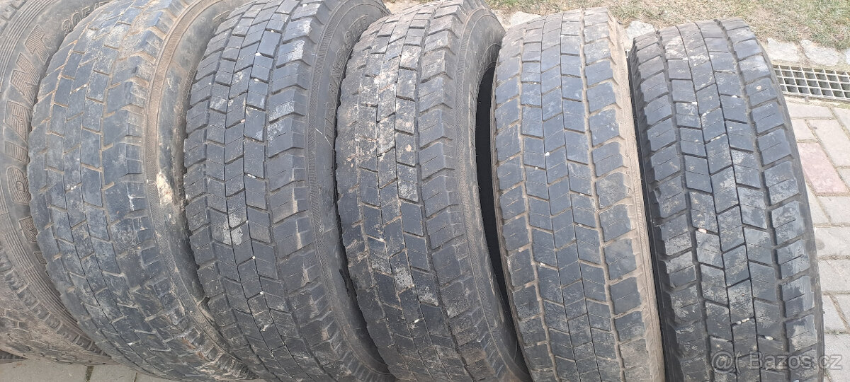 pneu 205 75 R17,5 - 3