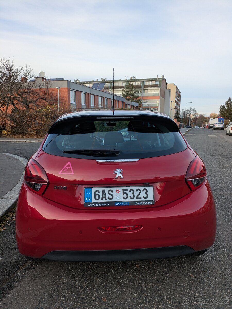 Peugeot 208 1.2 PT 82k (60 kW) - automat 26 000km - 3