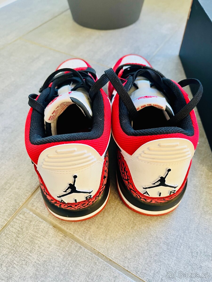Nike Air Jordan Legacy - 3