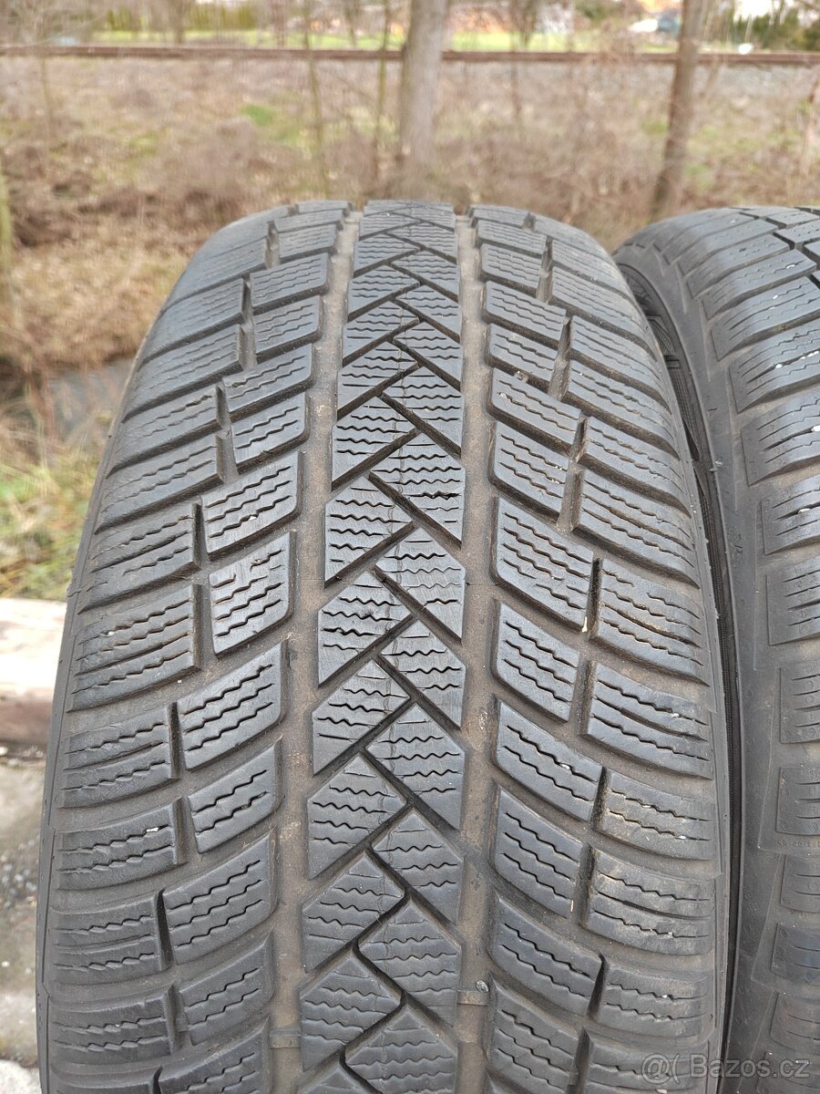 Prodám 2ks zánovní zimních pneu 235/55/17 Vredestein Wintrac - 3
