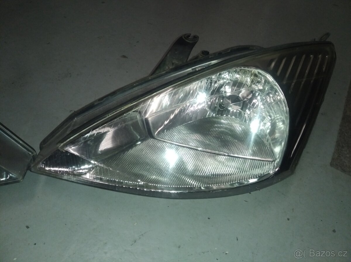 Ford Focus předni světlomety - 3