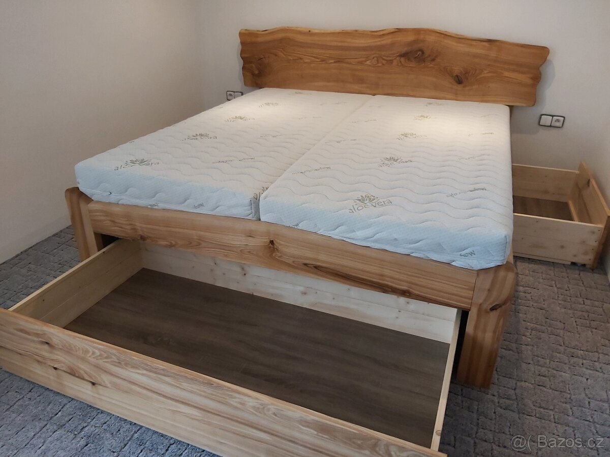 Postel z masivu s přírodní hranou - 3