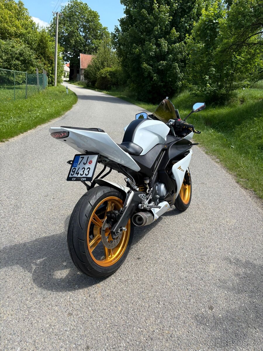 Yamaha YZF-R125 - 3