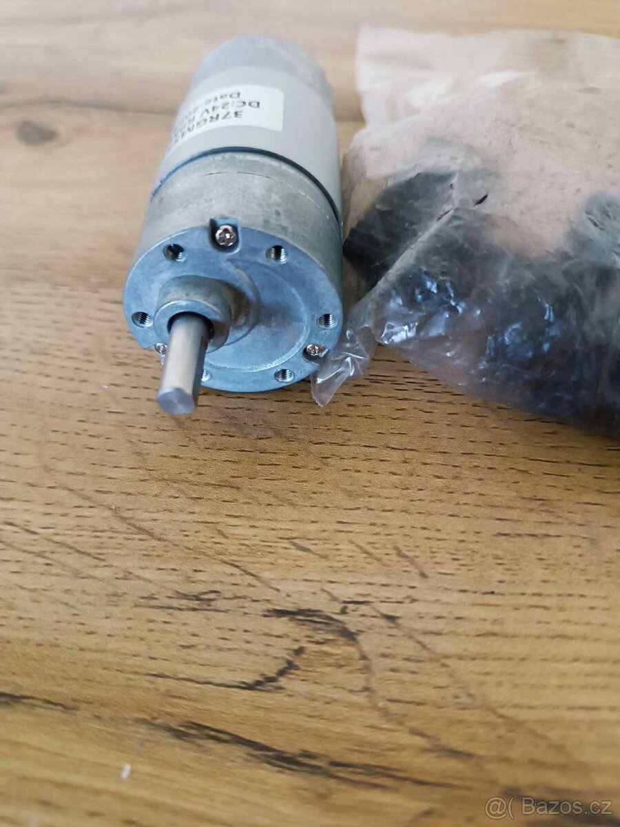 DC převodový motor 37RGM555-10K, 24V, 600 ot./min - 3