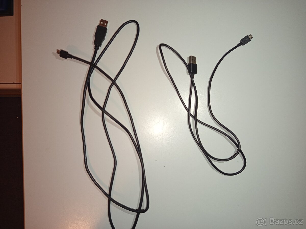 PlayStation 4 + 2 originální ovladače - 3