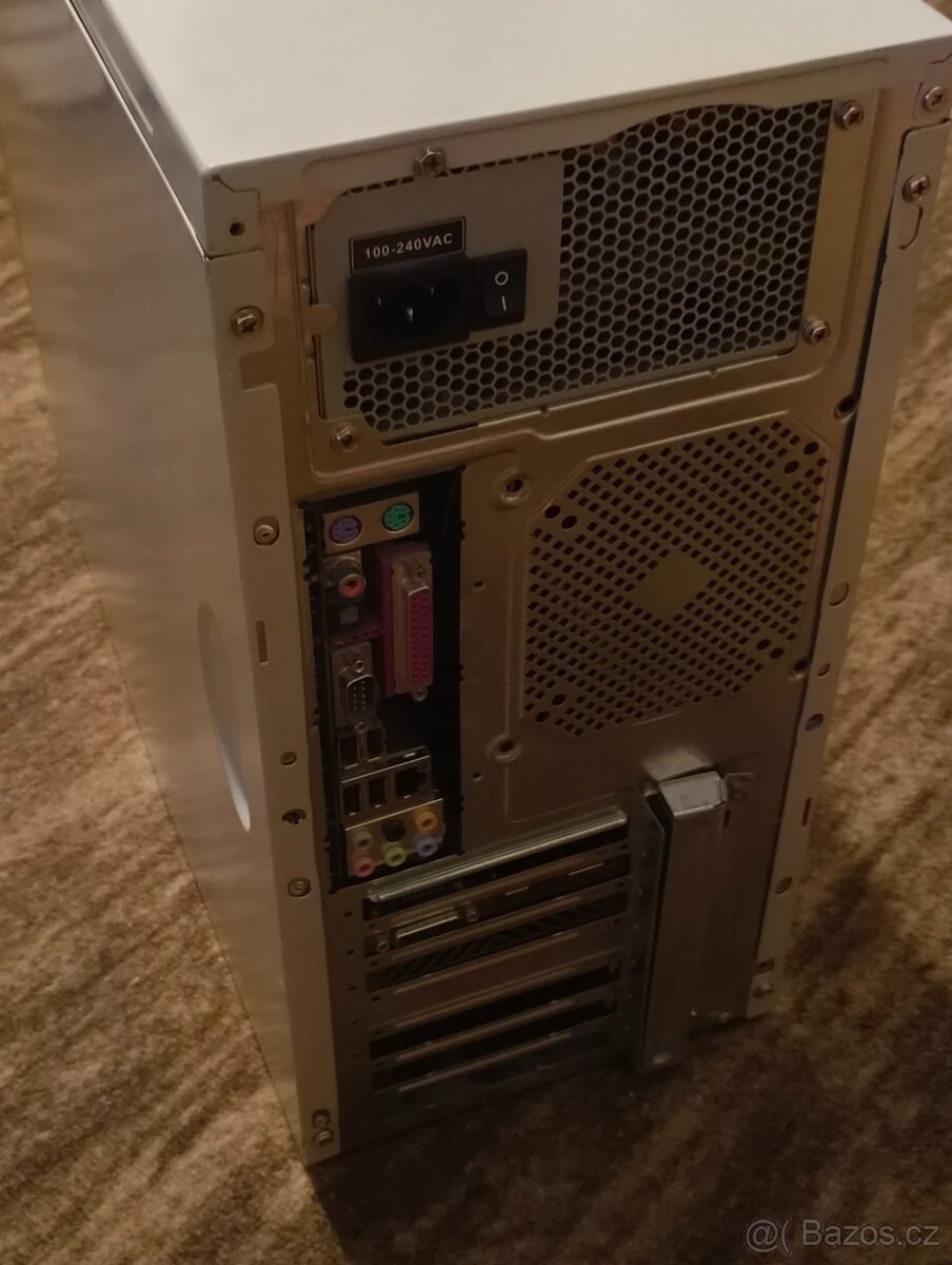 Stolní / herní pořítač - 3