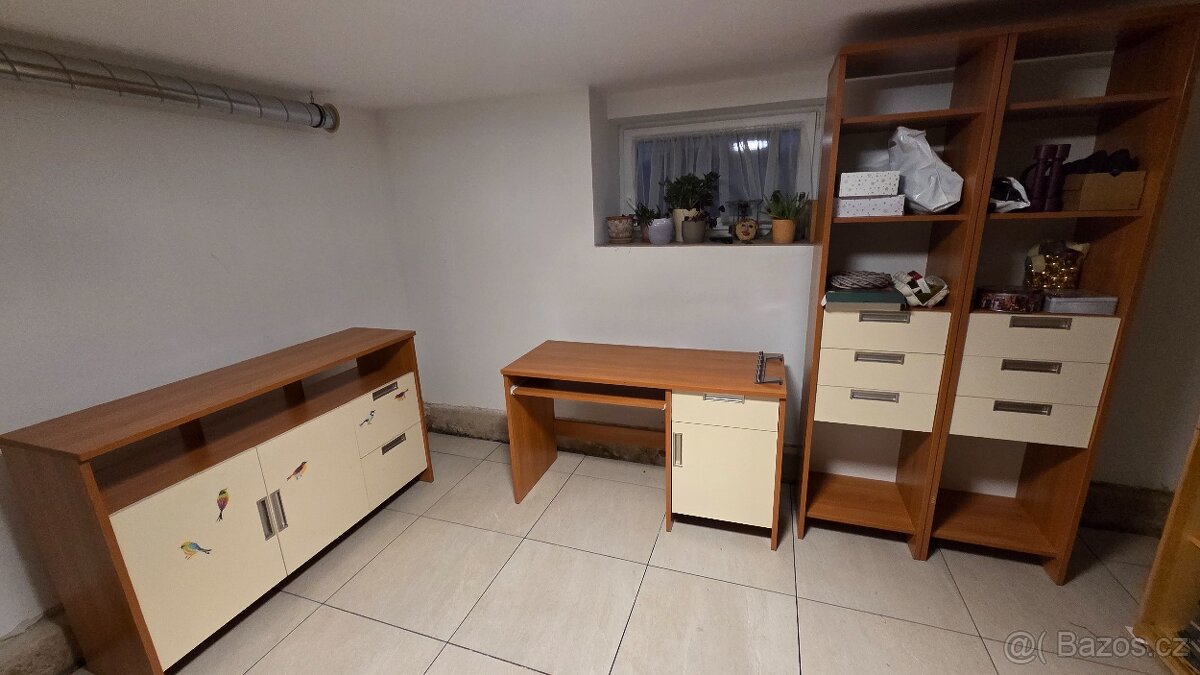 Dětský pokoj nábytek - postel, skříně, stůl - 3