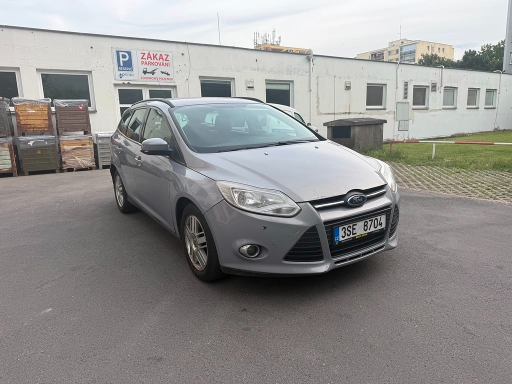 Prodám Ford Focus 3 nebo vyměním. - 3