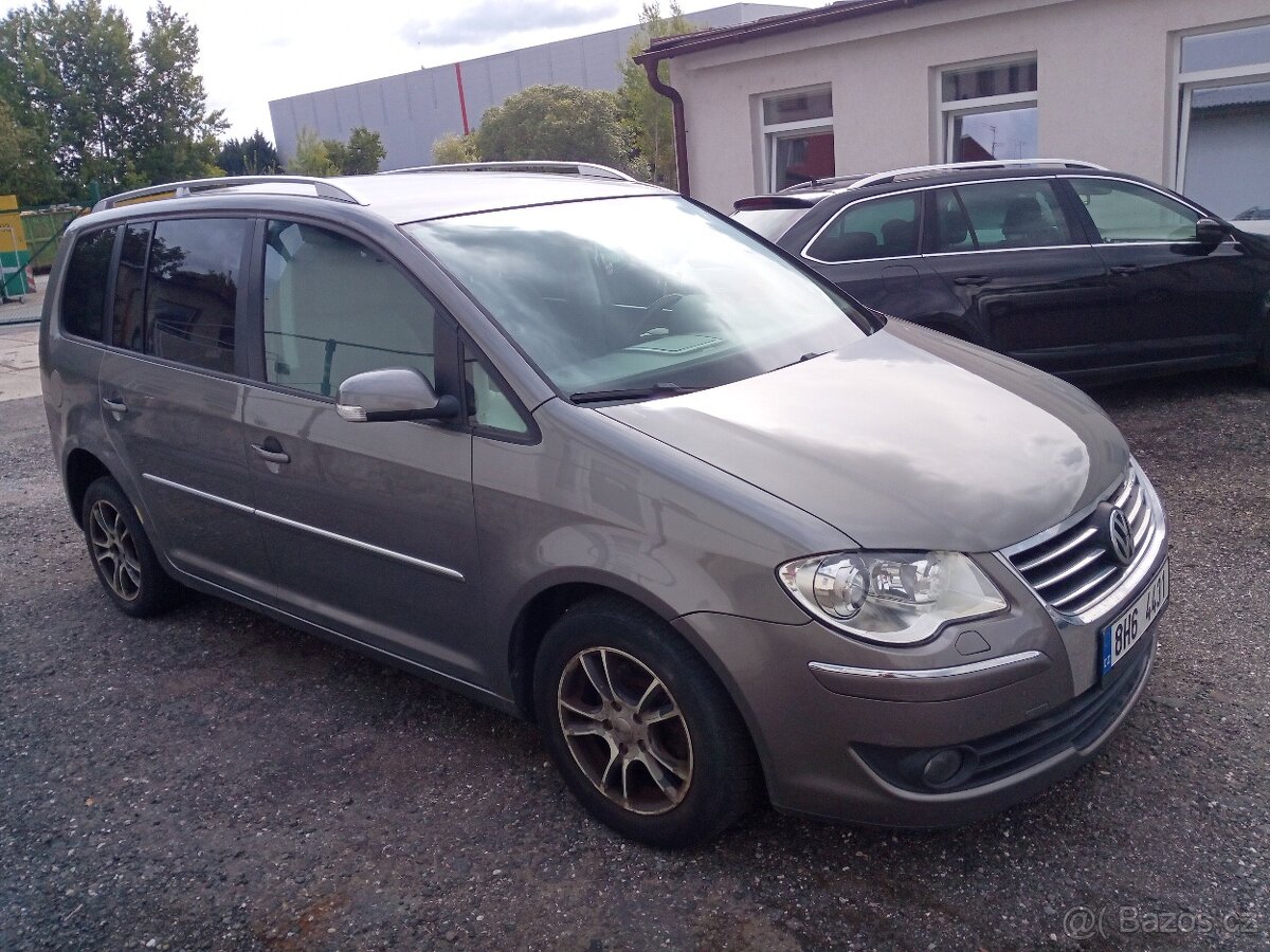 VW Touran 2.0 TDI v dobrém stavu - 3
