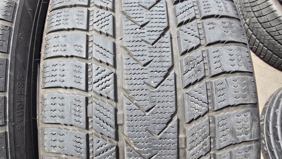 Zimní pneu 245/40/19 Tomket - 3