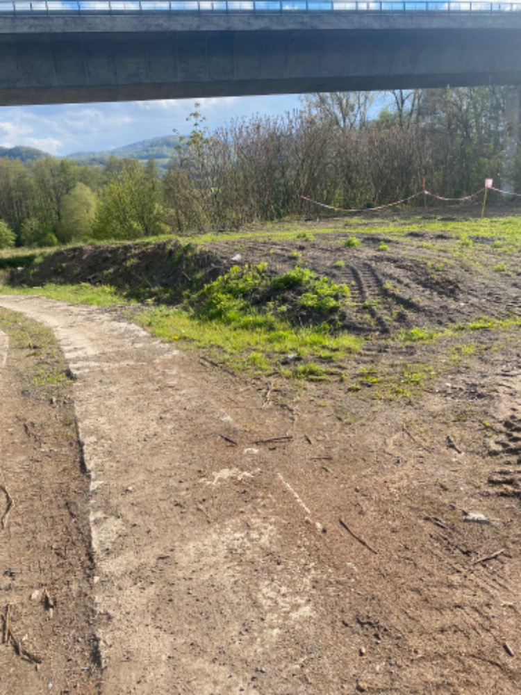 Prodám pozemek s přívodem el. přípojky a kanalizace - 3