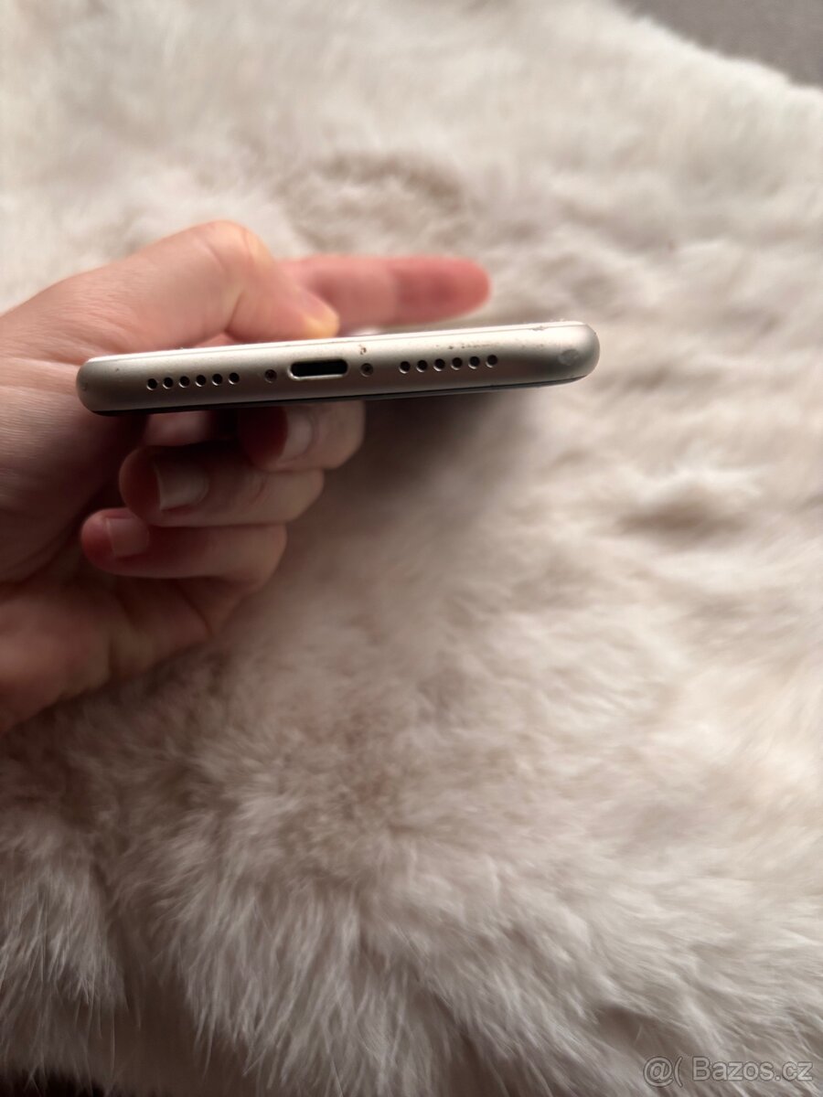 iPhone 11 – 64 GB, baterie 86 % - 3