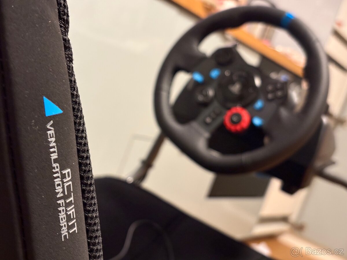 Playseat Challenge X Logitech s volantem G29 - 3