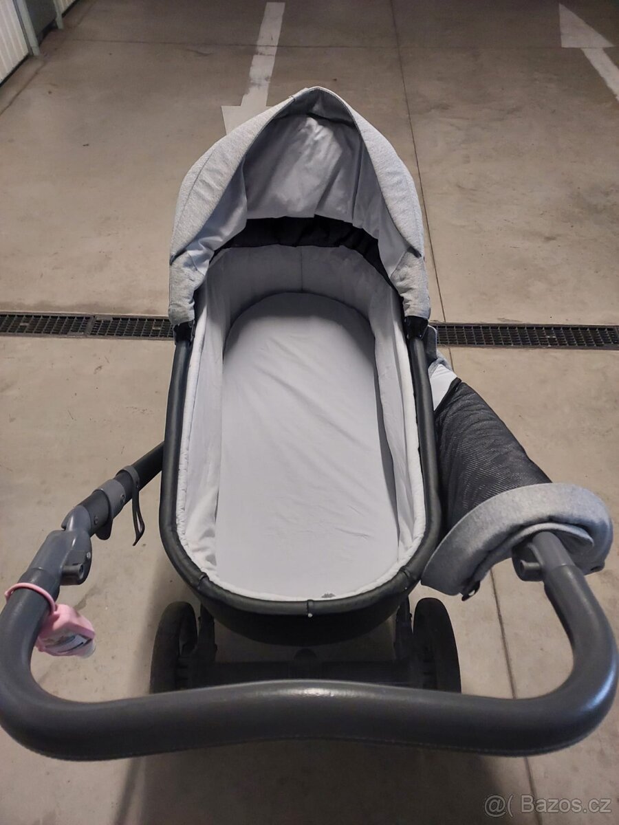 Kočárek Roan Bloom s příslušenstvím a autosedačka BeSafe - 3
