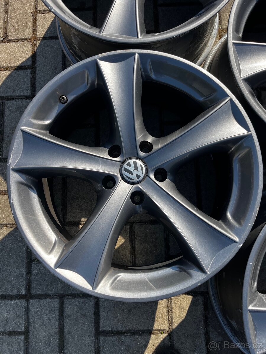 VW T5 Multivan alu kola 19’ - 3