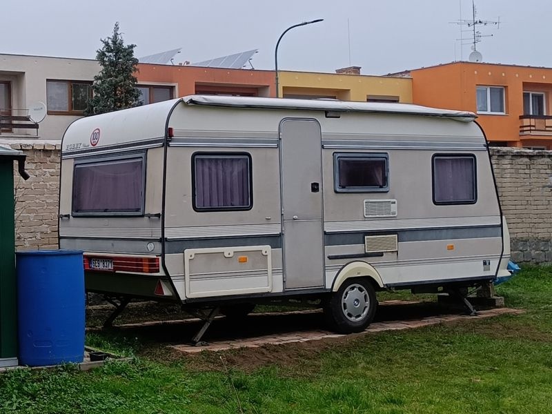Cestovní karavan HOBBY 470 Classic pro 4 osoby - 3