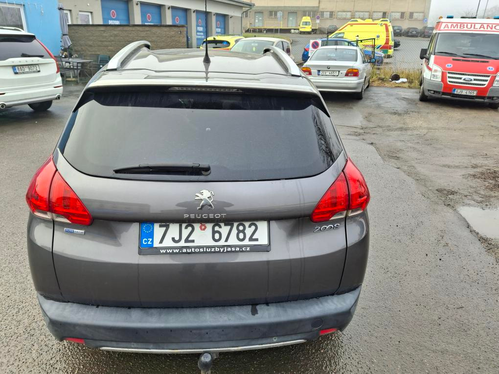 Peugeot 2008 PURE TECH - 3