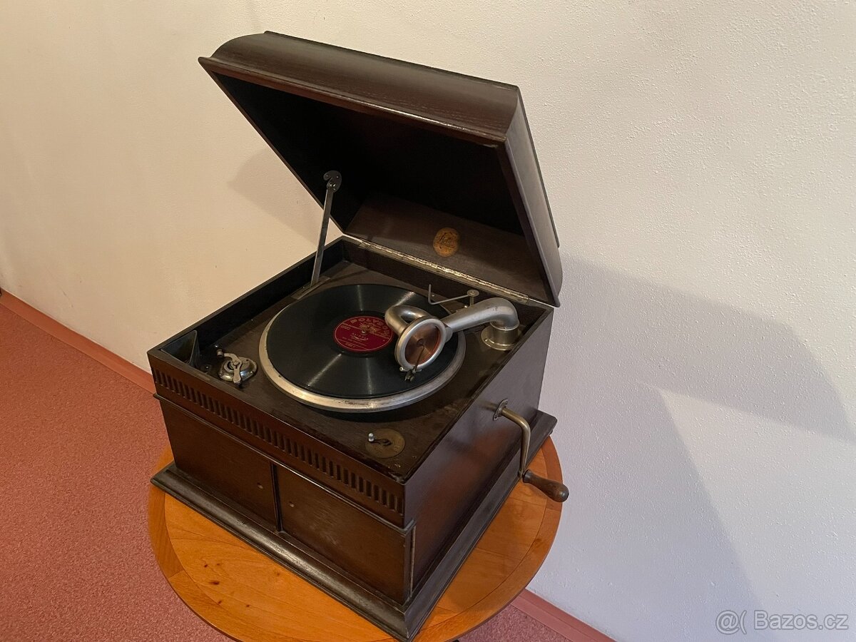 Starý gramofon na kliku - 3