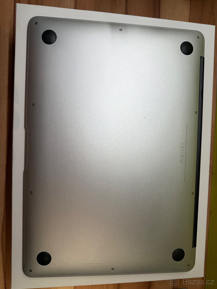 Apple MacBook Air 13” (2017) - 3