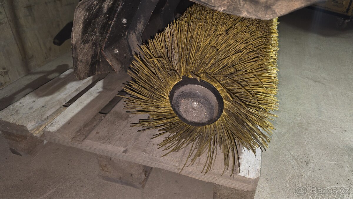 ZAMETACÍ KARTÁČ KOVA LH1200 - 3