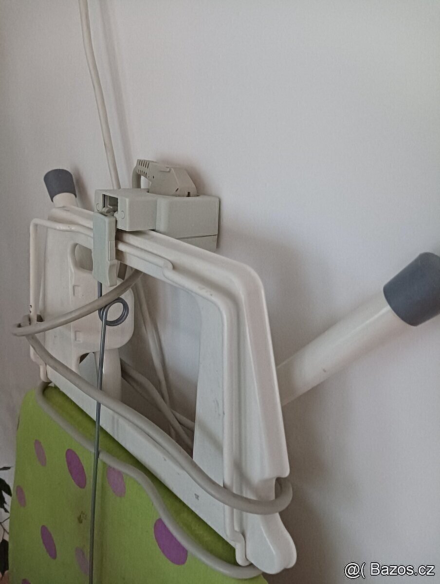 Žehlící prkno se zásuvkou , Kika - 3