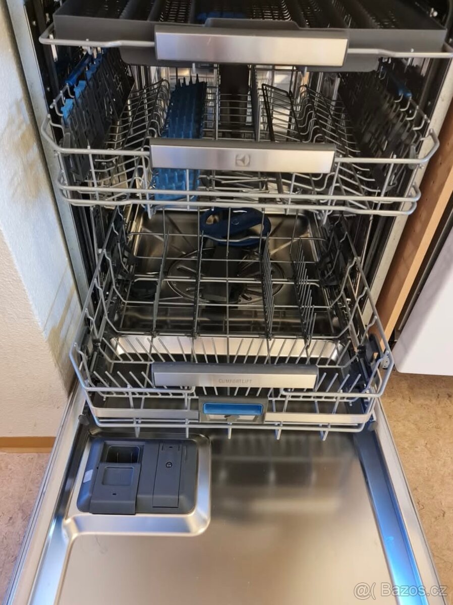 Vestavná myčka electrolux comfortlift - zvedací spodní koš - 3