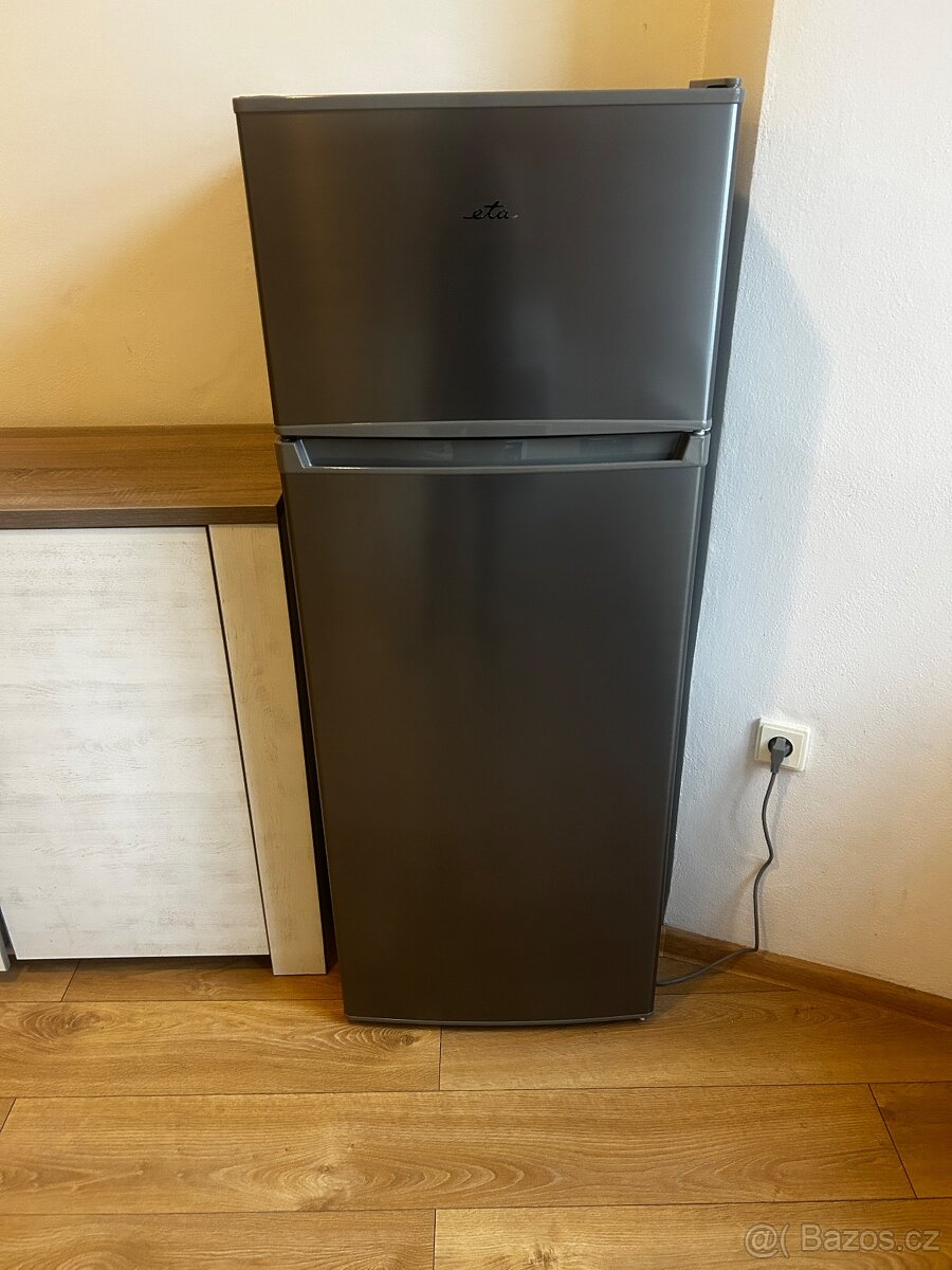 Téměř nová lednička ETA nerez - 3